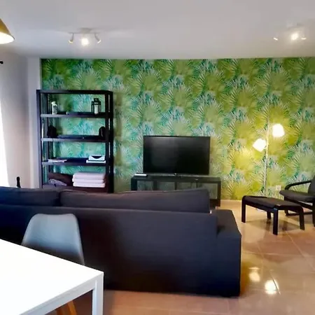 - La Perla C004 アパート